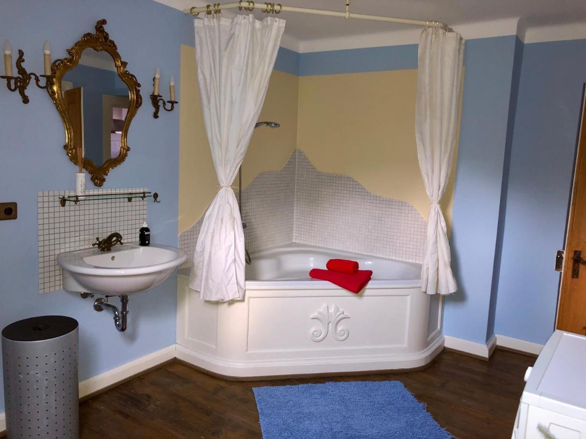 Apartment Im Grünen Auf Idyllisch Gelegenen Gutshof Und Doch So Zentral *